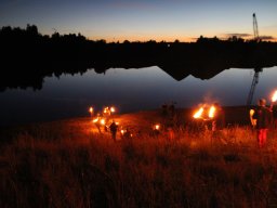 Fakkeltog på skrænten til søen