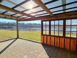 Terrassen med udsigt over søen